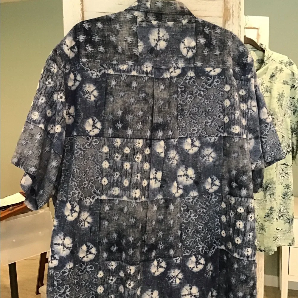 Tommy Bahama Aloha shirt - Picture 2 of 3